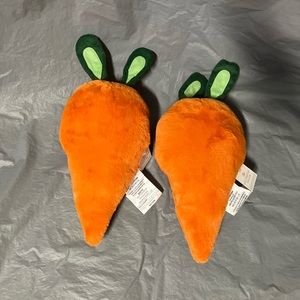 NEW TWO TARGET BULLSEYE CARROT PILLOW